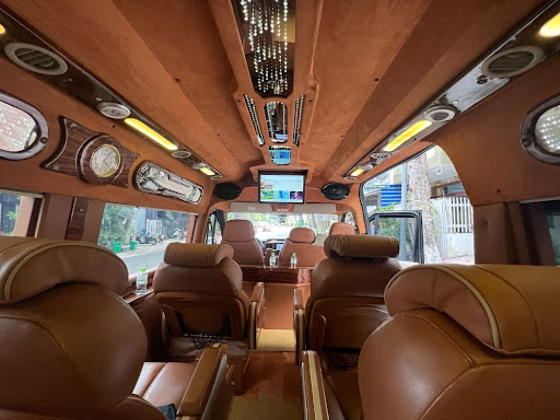 Thuê xe Limousine Đà Nẵng uy tín từ Hợp Nhất Travel